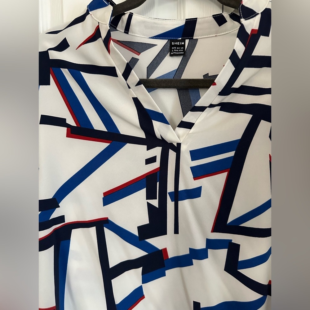 Fun patterned blouse - Picture 2 of 3